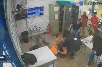 Pai de aluna dá nove socos em professor após bronca por uso de celular em sala de aula no DF